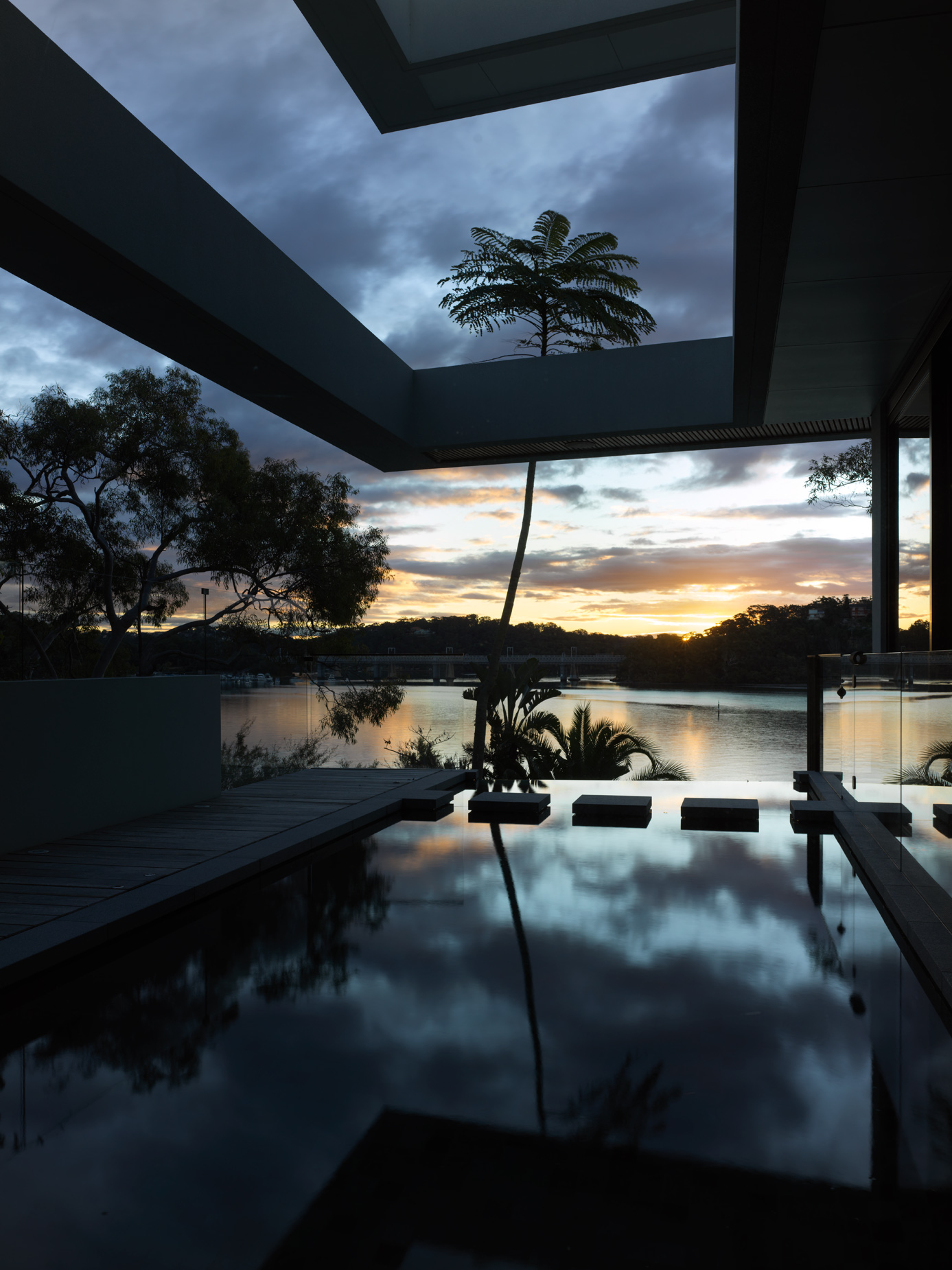 luke-butterly-2020-Oyster-Bay-House-by-Couvaras-Architecture-Sydney-NSW-1